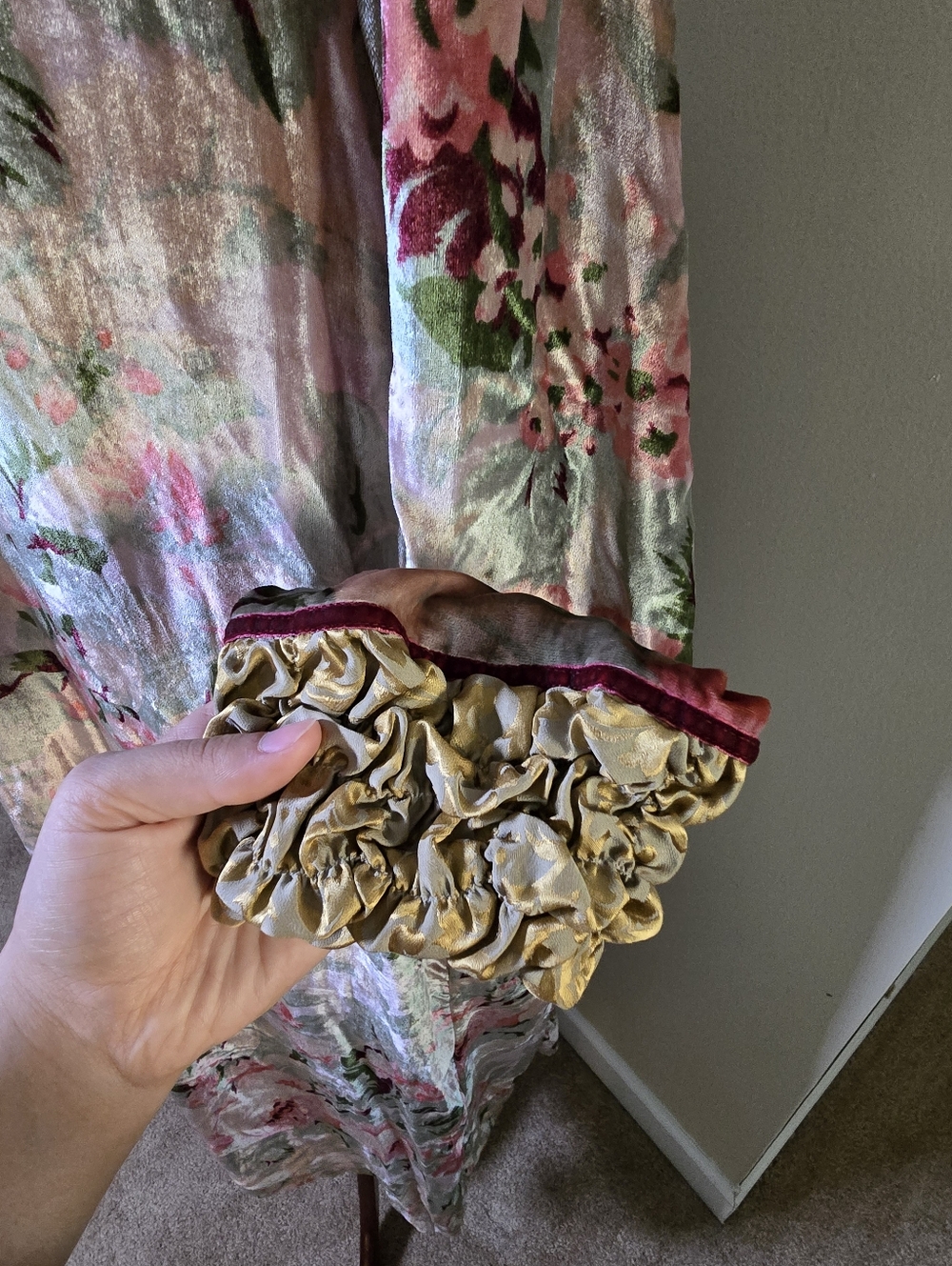 Goody Goody Velvet Floral Robe - Picture 4 of 5